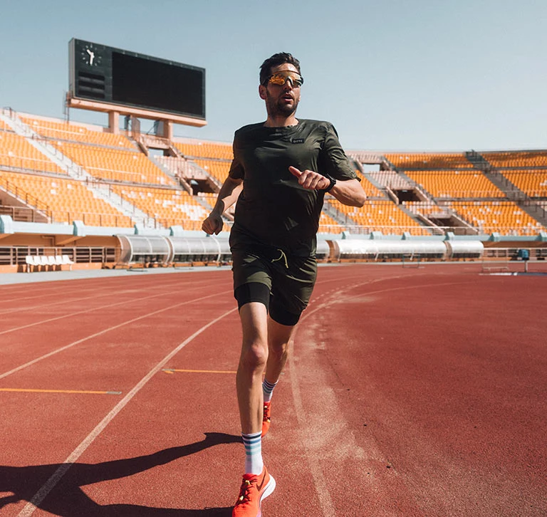 This image has an empty alt attribute; its file name is marathon-running-full-hero-mobile.jpg.webp